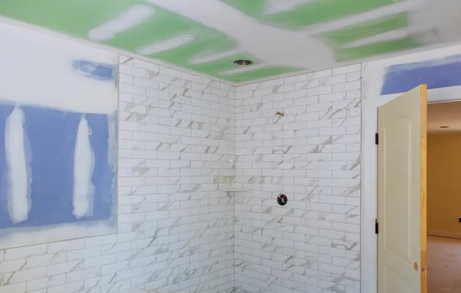 Moisture resistant plasterboard